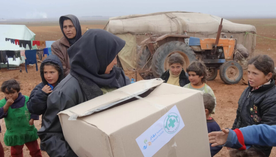 NØDHJELP: Norsk Folkehjelps partnerorganisasjon Bahar leverer nødhjelpspakker til internt fordrevne familier i Aleppo-provinsen. Pakkene inneholder basisvarer som ris, olje, bønner og te, og skal dekke behovene til én familie i én måned. NØDHJELP: Norsk Folkehjelps partnerorganisasjon Bahar leverer nødhjelpspakker til internt fordrevne familier i Aleppo-provinsen. Pakkene inneholder basisvarer som ris, olje, bønner og te, og skal dekke behovene til én familie i én måned.