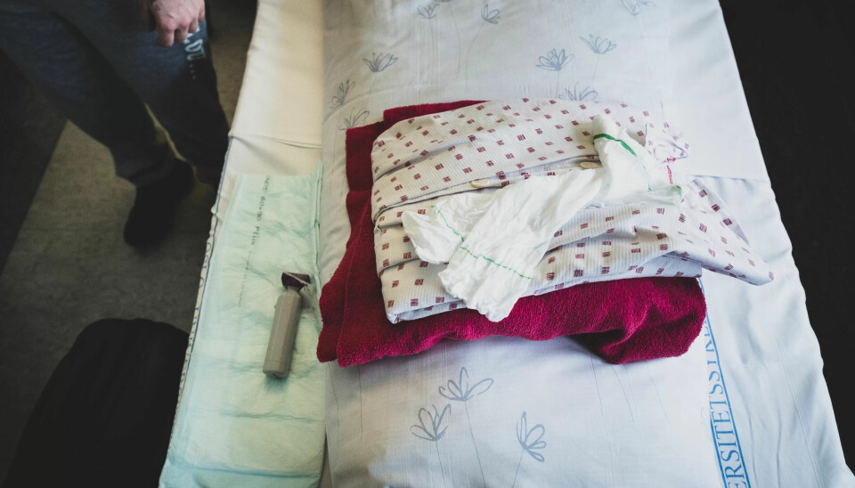 Hun har tatt på leppestift og maskara for første gang i sitt liv. I kveld skal hun en siste tur på byen som Mariel.