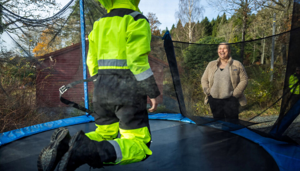 VIKTIG: – Privatlivet til utviklingshemmede inkluderer andre, det er så lite de får til selv. Så da blir omgivelsene vitne til og deltakere i deres mest private, og slik sett blir det viktig å vise fram, mener forfatteren Olaug Nilssen. VIKTIG: – Privatlivet til utviklingshemmede inkluderer andre, det er så lite de får til selv. Så da blir omgivelsene vitne til og deltakere i deres mest private, og slik sett blir det viktig å vise fram, mener forfatteren Olaug Nilssen.