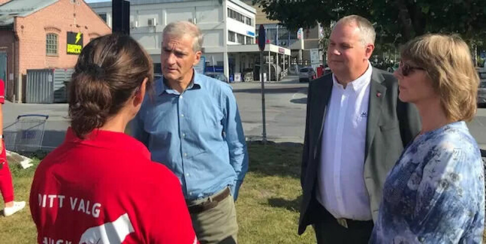 AP-leder Jonas Gahr Støre og Aps ordførerkandidat i Kongsberg, Ingar Storholt, i prat med bobilteamet til Fagforbundet Buskerud og hjelpepleier Olga Marie Røed. AP-leder Jonas Gahr Støre og Aps ordførerkandidat i Kongsberg, Ingar Storholt, i prat med bobilteamet til Fagforbundet Buskerud og hjelpepleier Olga Marie Røed.