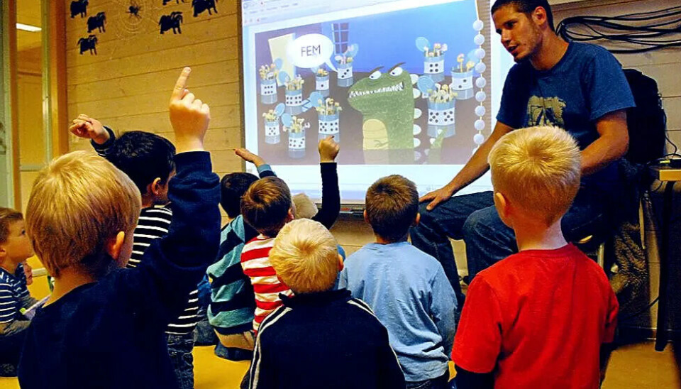 ERFAREN: Arne Egestad har fem års erfaring som barnehagearbeider. Likevel får han ikke jobbe mens han venter på politiattest. ERFAREN: Arne Egestad har fem års erfaring som barnehagearbeider. Likevel får han ikke jobbe mens han venter på politiattest.