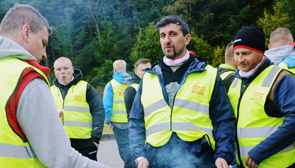 SYMPATISTREIK: I 2017 gikk de ansatte ut i streik ved Sekkingstads fiskeforedlingfabrikk. Kravet var å opprette tariffavtale. De streikende vant fram etter at de ansatte ved fabrikken som produserte fiskekasser, truet med sympatistreik. SYMPATISTREIK: I 2017 gikk de ansatte ut i streik ved Sekkingstads fiskeforedlingfabrikk. Kravet var å opprette tariffavtale. De streikende vant fram etter at de ansatte ved fabrikken som produserte fiskekasser, truet med sympatistreik.