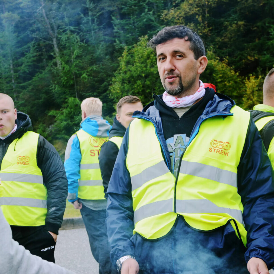 SYMPATISTREIK: I 2017 gikk de ansatte ut i streik ved Sekkingstads fiskeforedlingfabrikk. Kravet var å opprette tariffavtale. De streikende vant fram etter at de ansatte ved fabrikken som produserte fiskekasser, truet med sympatistreik. SYMPATISTREIK: I 2017 gikk de ansatte ut i streik ved Sekkingstads fiskeforedlingfabrikk. Kravet var å opprette tariffavtale. De streikende vant fram etter at de ansatte ved fabrikken som produserte fiskekasser, truet med sympatistreik.