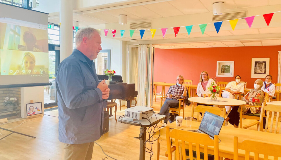 VELKOMMEN TILBAKE: Byrådsleder Raymond Johansen takket de ansatte på Kantarellen bo- og rehabiliteringssenter for innsatsen og ønsket dem velkommen tilbake til Oslo kommune og offentlig drift igjen. VELKOMMEN TILBAKE: Byrådsleder Raymond Johansen takket de ansatte på Kantarellen bo- og rehabiliteringssenter for innsatsen og ønsket dem velkommen tilbake til Oslo kommune og offentlig drift igjen.