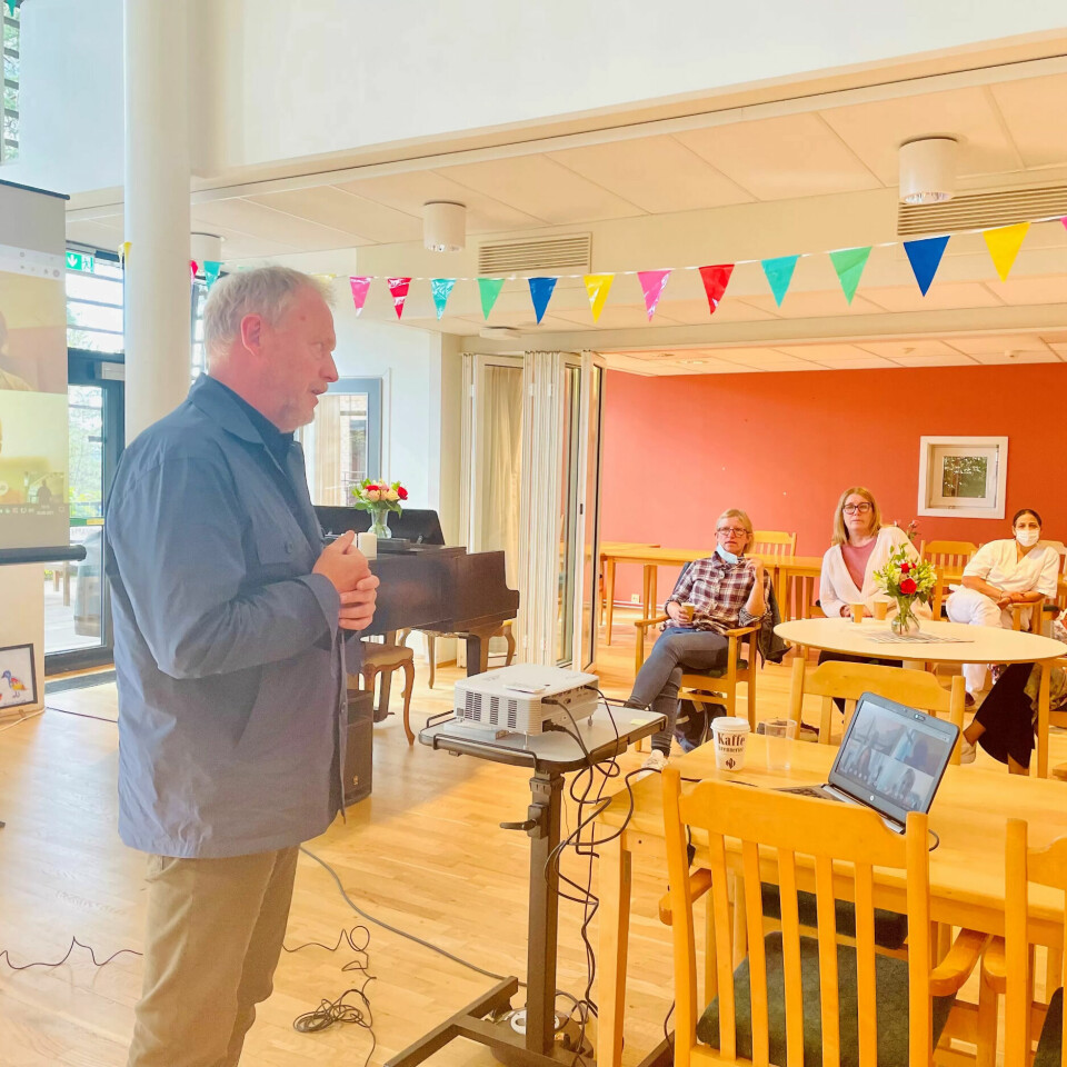 VELKOMMEN TILBAKE: Byrådsleder Raymond Johansen takket de ansatte på Kantarellen bo- og rehabiliteringssenter for innsatsen og ønsket dem velkommen tilbake til Oslo kommune og offentlig drift igjen. VELKOMMEN TILBAKE: Byrådsleder Raymond Johansen takket de ansatte på Kantarellen bo- og rehabiliteringssenter for innsatsen og ønsket dem velkommen tilbake til Oslo kommune og offentlig drift igjen.