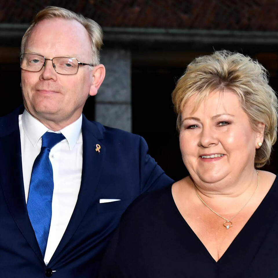 Sindre Finnes kjøpte og solgte aksjer mens hans kone Erna Solberg (H) var statsminister. Sindre Finnes kjøpte og solgte aksjer mens hans kone Erna Solberg (H) var statsminister.