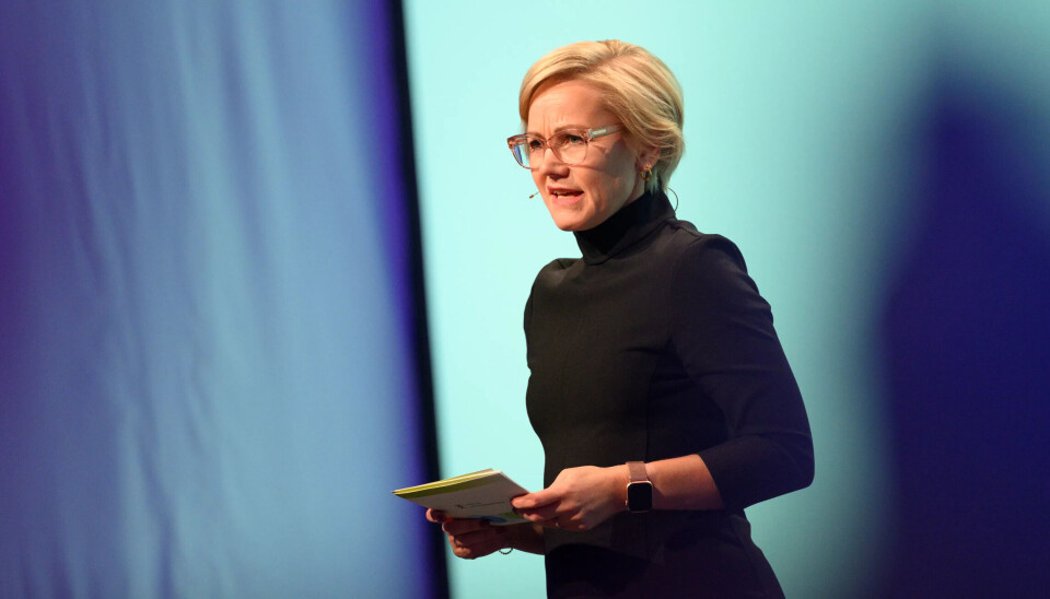 Nå får sykehusene beskjed om omfordele arbeidsoppgavene mellom sykepleiere og annet helsepersonell av helseminister Ingvild Kjerkol. Nå får sykehusene beskjed om omfordele arbeidsoppgavene mellom sykepleiere og annet helsepersonell av helseminister Ingvild Kjerkol.