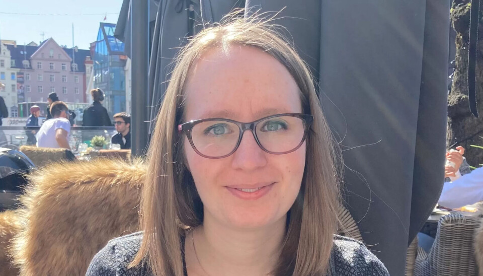 PÅ UTSIDEN? Delvis uføre Andrea Holst er i 50 prosent jobb. Hun råder arbeids- og inkluderingsminister Hadia Tajik til «å makulere og glemme» hele forslaget om ny lønnsordning til delvis uføre, som vil gi dem lavere lønn enn andre. – Regjeringa bør heller se på hva de kan gjøre for å øke inkluderingen, ikke skape større avstand. Som delvis ufør føler jeg meg allerede på utsiden av samfunnet. Å skulle være billigere enn andre, er ikke motiverende, sier Holst. PÅ UTSIDEN? Delvis uføre Andrea Holst er i 50 prosent jobb. Hun råder arbeids- og inkluderingsminister Hadia Tajik til «å makulere og glemme» hele forslaget om ny lønnsordning til delvis uføre, som vil gi dem lavere lønn enn andre. – Regjeringa bør heller se på hva de kan gjøre for å øke inkluderingen, ikke skape større avstand. Som delvis ufør føler jeg meg allerede på utsiden av samfunnet. Å skulle være billigere enn andre, er ikke motiverende, sier Holst.
