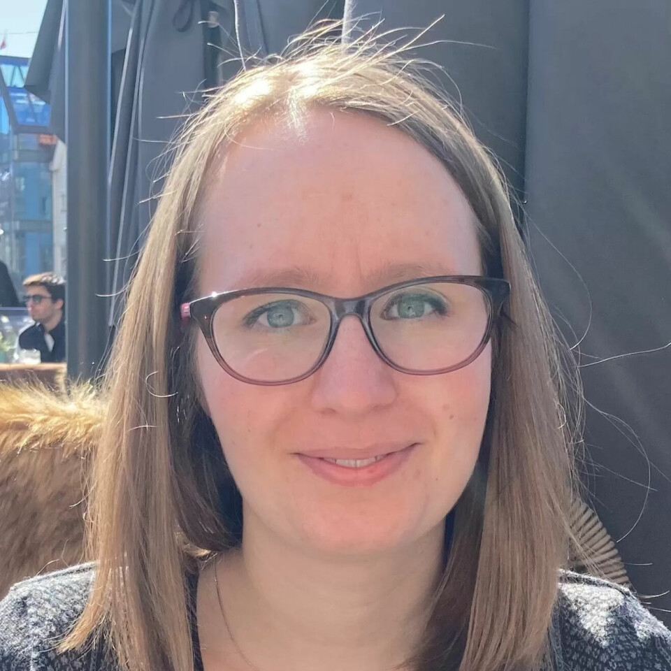 PÅ UTSIDEN? Delvis uføre Andrea Holst er i 50 prosent jobb. Hun råder arbeids- og inkluderingsminister Hadia Tajik til «å makulere og glemme» hele forslaget om ny lønnsordning til delvis uføre, som vil gi dem lavere lønn enn andre. – Regjeringa bør heller se på hva de kan gjøre for å øke inkluderingen, ikke skape større avstand. Som delvis ufør føler jeg meg allerede på utsiden av samfunnet. Å skulle være billigere enn andre, er ikke motiverende, sier Holst. PÅ UTSIDEN? Delvis uføre Andrea Holst er i 50 prosent jobb. Hun råder arbeids- og inkluderingsminister Hadia Tajik til «å makulere og glemme» hele forslaget om ny lønnsordning til delvis uføre, som vil gi dem lavere lønn enn andre. – Regjeringa bør heller se på hva de kan gjøre for å øke inkluderingen, ikke skape større avstand. Som delvis ufør føler jeg meg allerede på utsiden av samfunnet. Å skulle være billigere enn andre, er ikke motiverende, sier Holst.