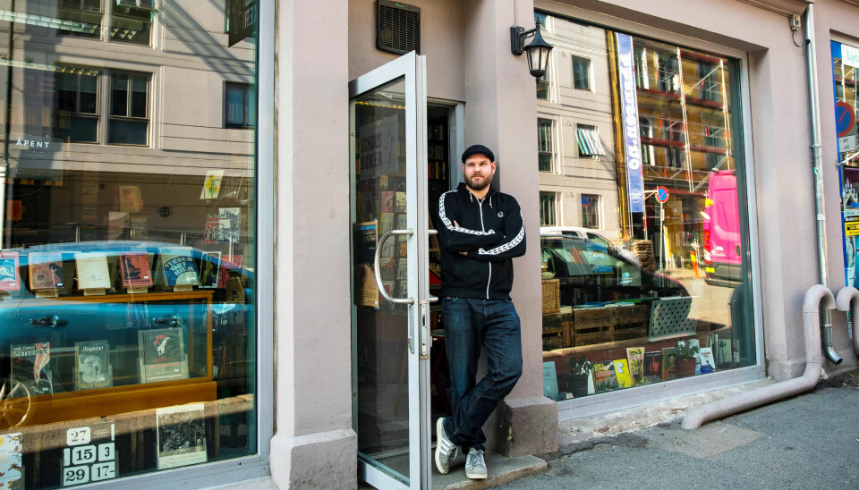 UTENFOR: Brage Aronsen er stolt av antikvariatet. UTENFOR: Brage Aronsen er stolt av antikvariatet.