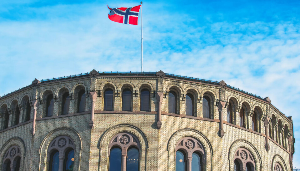 – Politiet har mottatt en trussel mot Stortinget, dette er en trussel vi reagerer på, opplyser politiet i Oslo til pressen. – Politiet har mottatt en trussel mot Stortinget, dette er en trussel vi reagerer på, opplyser politiet i Oslo til pressen.