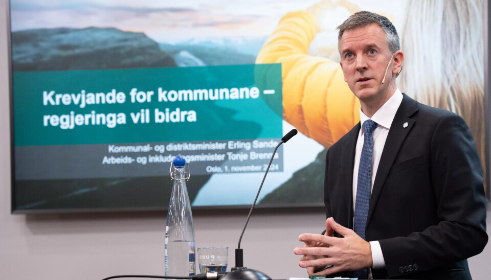NESTE ÅR: Kommunal og- distriktsminister Erling Sande (Sp) seier at dei ekstra pengane kjem i år og neste år, og at målet er at dei skal fortsette. Men at det er opp til budsjettforhandlingane å avgjere. NESTE ÅR: Kommunal og- distriktsminister Erling Sande (Sp) seier at dei ekstra pengane kjem i år og neste år, og at målet er at dei skal fortsette. Men at det er opp til budsjettforhandlingane å avgjere.
