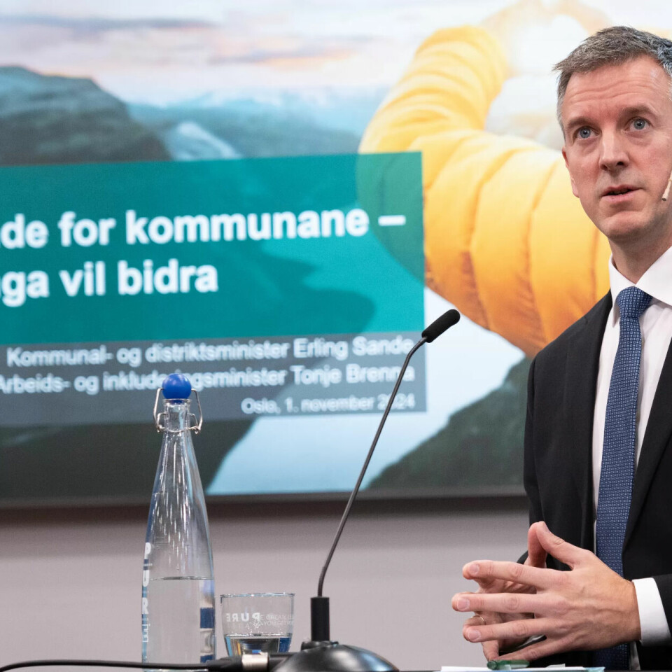 NESTE ÅR: Kommunal og- distriktsminister Erling Sande (Sp) seier at dei ekstra pengane kjem i år og neste år, og at målet er at dei skal fortsette. Men at det er opp til budsjettforhandlingane å avgjere. NESTE ÅR: Kommunal og- distriktsminister Erling Sande (Sp) seier at dei ekstra pengane kjem i år og neste år, og at målet er at dei skal fortsette. Men at det er opp til budsjettforhandlingane å avgjere.
