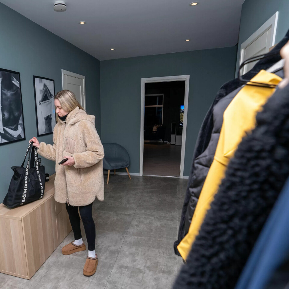 MINDRE JOBB-HJEM-KONFLIKT: Med to skiftarbeidere i samme husholdning, betyr det mye at Eike kan planlegge for ferie og fritid. MINDRE JOBB-HJEM-KONFLIKT: Med to skiftarbeidere i samme husholdning, betyr det mye at Eike kan planlegge for ferie og fritid.
