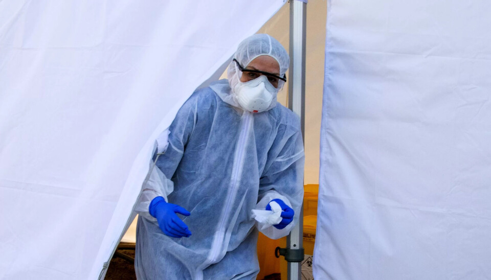 TRYGGHET: Helsepersonell som blir smittet av covid-19 kan nå få dette godkjent som en yrkessykdom som gir rett til yrkesskadeforsikring. TRYGGHET: Helsepersonell som blir smittet av covid-19 kan nå få dette godkjent som en yrkessykdom som gir rett til yrkesskadeforsikring.