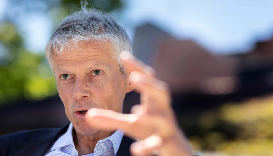 – Vi tror at økt arbeidsinnvandring fra land utenfor Europa kan bli aktuelt som følge av mangelen på arbeidskraft, sier arbeids- og velferdsdirektør Hans Christian Holte. – Vi tror at økt arbeidsinnvandring fra land utenfor Europa kan bli aktuelt som følge av mangelen på arbeidskraft, sier arbeids- og velferdsdirektør Hans Christian Holte.