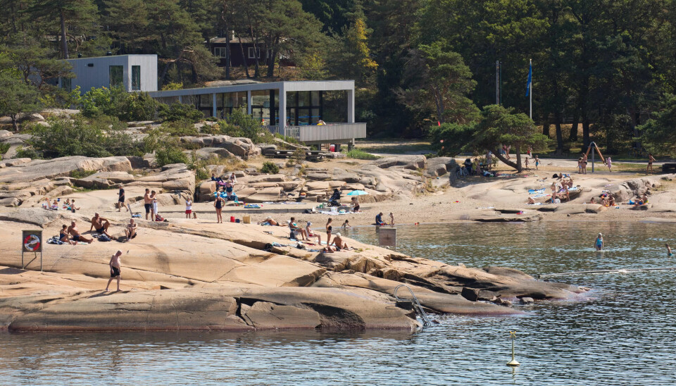 FERIEPENGER HOLDT TILBAKE: Flere bedrifter mener regjeringens lånegarantiordning ikke holder for å kunne utbetale feriepenger til de ansatte. Her fra Foten badested i Fredrikstad. FERIEPENGER HOLDT TILBAKE: Flere bedrifter mener regjeringens lånegarantiordning ikke holder for å kunne utbetale feriepenger til de ansatte. Her fra Foten badested i Fredrikstad.