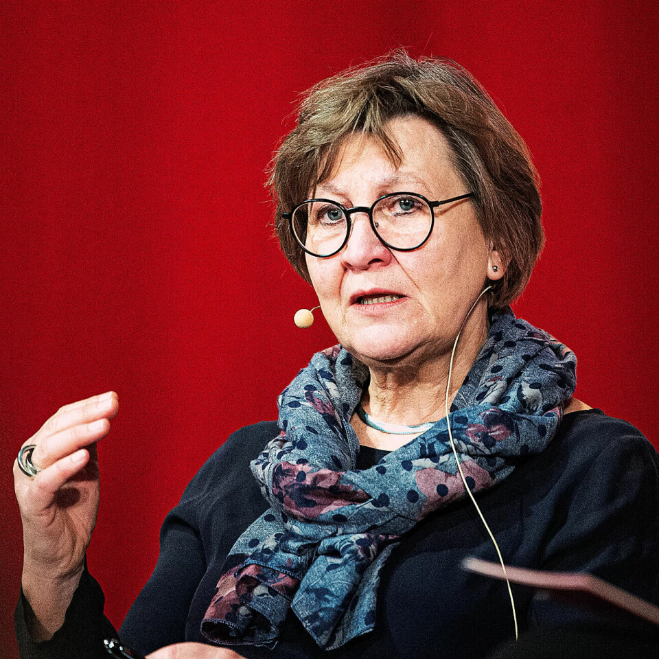 – I utgangspunktet er lønnsfastsettelse og tariffoppgjør et ansvar som partene i arbeidslivet har, og jeg mener myndigheten skal være svært varsomme med å gripe inn dette. Lærere har en like lovfestet rett til å streike som alle andre yrkesgrupper. Samtidig har også norske barn en lovfestet rett til utdanning, sier Mette Nord. – I utgangspunktet er lønnsfastsettelse og tariffoppgjør et ansvar som partene i arbeidslivet har, og jeg mener myndigheten skal være svært varsomme med å gripe inn dette. Lærere har en like lovfestet rett til å streike som alle andre yrkesgrupper. Samtidig har også norske barn en lovfestet rett til utdanning, sier Mette Nord.