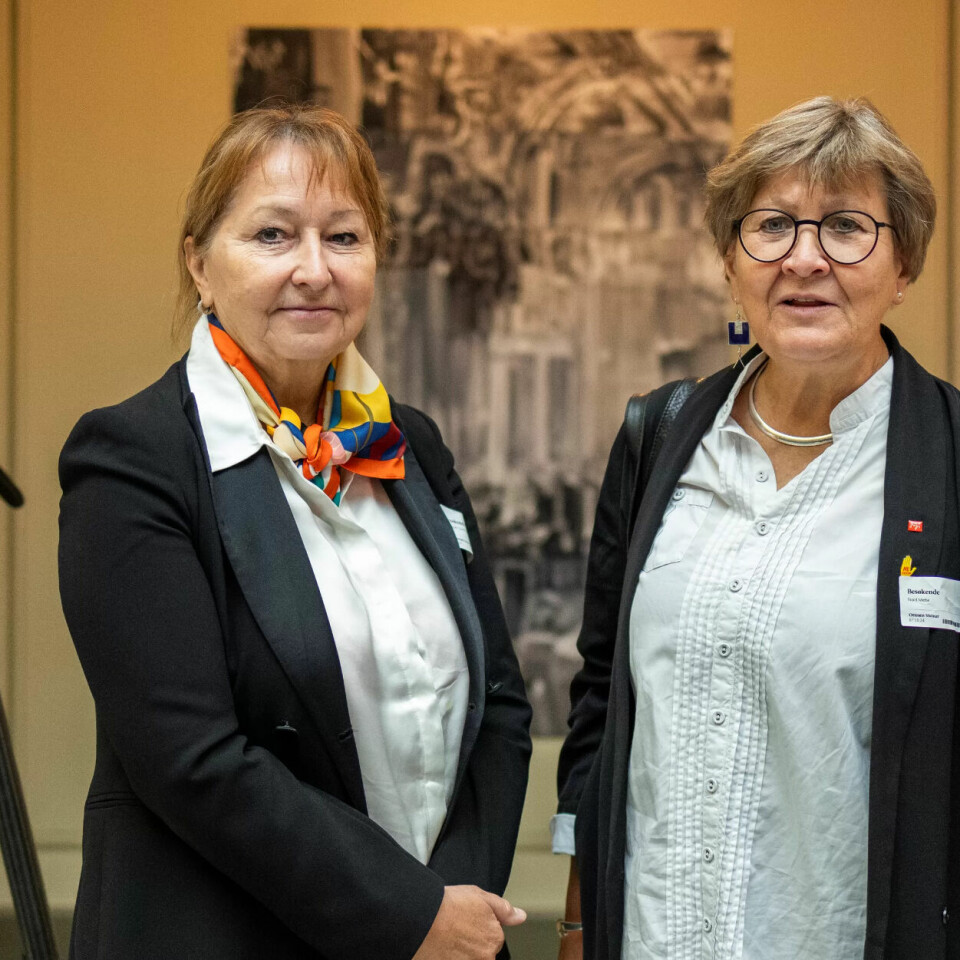 ENIGE: Mette Nord (t.h) og Gunn Marit Helgesen i KS vil ha mer penger til kommune-Norge for å unngå flere kutt i velferdstjenestene. Her i Stortingets vandrehall. ENIGE: Mette Nord (t.h) og Gunn Marit Helgesen i KS vil ha mer penger til kommune-Norge for å unngå flere kutt i velferdstjenestene. Her i Stortingets vandrehall.
