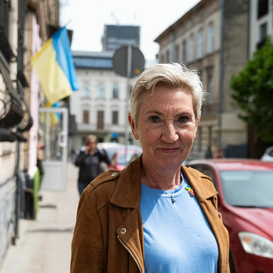 TREKKER SEG: Onsdag denne uka ble det kjent at LO-leder Peggy Hessen Følsvik ikke tar gjenvalg. Følsvik kommer fra LOs tredje største forbund Handel og Kontor (HK). Hun ble ikke valgt på LO-kongressen, men rykket opp fra posisjonen som nestleder da tidligere LO-leder Hans-Christian Gabrielsen brått og uventet gikk bort i 2021. TREKKER SEG: Onsdag denne uka ble det kjent at LO-leder Peggy Hessen Følsvik ikke tar gjenvalg. Følsvik kommer fra LOs tredje største forbund Handel og Kontor (HK). Hun ble ikke valgt på LO-kongressen, men rykket opp fra posisjonen som nestleder da tidligere LO-leder Hans-Christian Gabrielsen brått og uventet gikk bort i 2021.