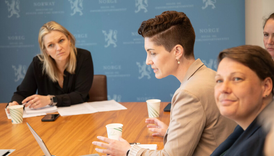 POSITIVT: Sara Henriksen, Christine Olsen og Mari Darrud syntes møte med statsekretæren gikk bra. POSITIVT: Sara Henriksen, Christine Olsen og Mari Darrud syntes møte med statsekretæren gikk bra.