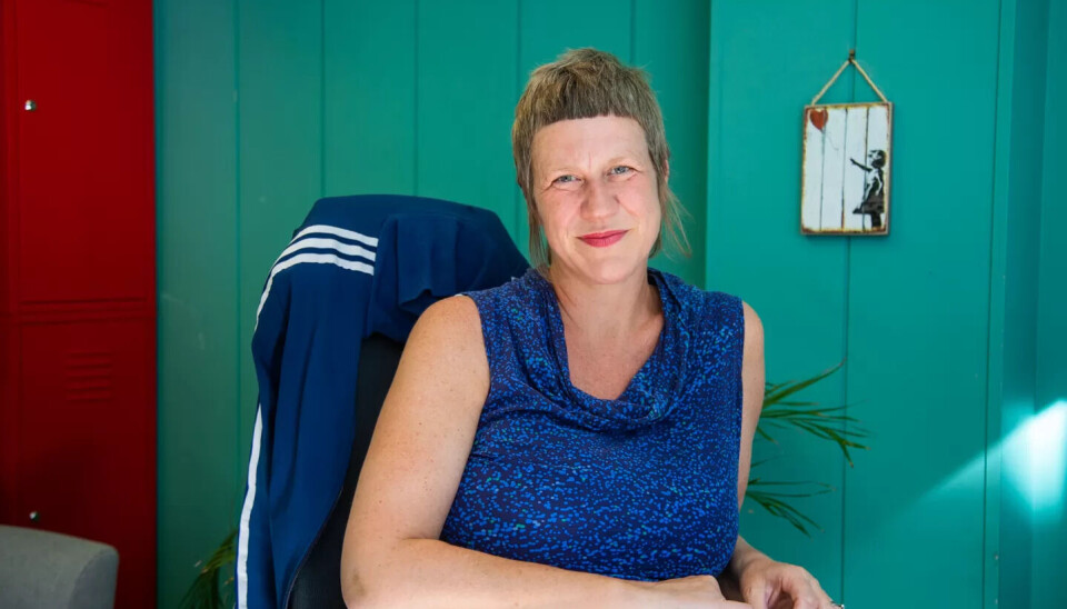 FOLK TRENGER NOEN Å SNAKKE MED: Stine Westrum har mangeårig fartstid som sosialarbeider og er fagforeningsleder for 15 hovedtillitsvalgte i Nav i Oslo. En grunn til at folk blir desillusjonerte i møte med Nav er at for mye foregår digitalt. Fysiske møter er helt nødvendig for god saksbehandling i sosialt arbeid, mener hun. FOLK TRENGER NOEN Å SNAKKE MED: Stine Westrum har mangeårig fartstid som sosialarbeider og er fagforeningsleder for 15 hovedtillitsvalgte i Nav i Oslo. En grunn til at folk blir desillusjonerte i møte med Nav er at for mye foregår digitalt. Fysiske møter er helt nødvendig for god saksbehandling i sosialt arbeid, mener hun.