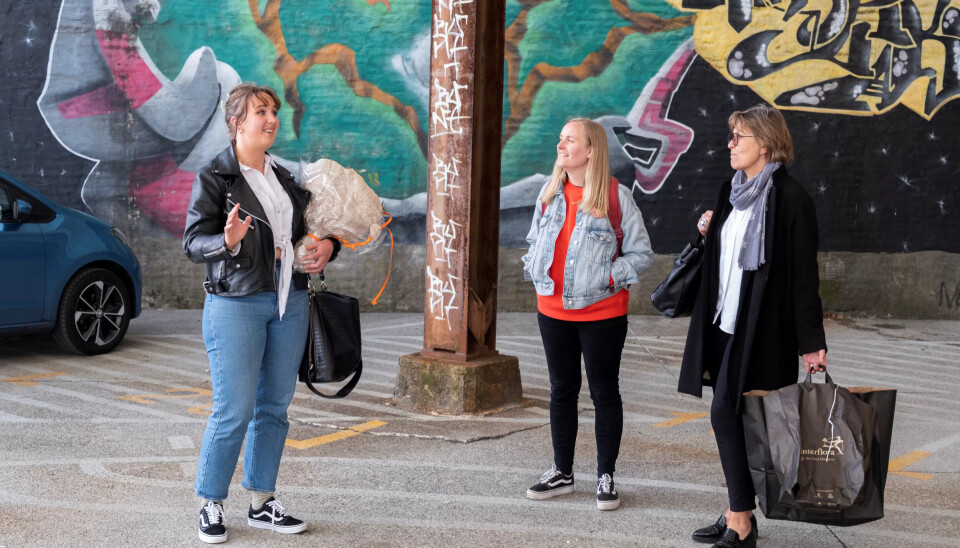 GARASJEROCK: Ragnhild Severeide viser Mari Røsjø og Mette Nord rundt på USF Verftet. Parkeringsanlegget har allerede vært åsted for flere konserter og skal etter planen bygges om til Bergens nye storstue. GARASJEROCK: Ragnhild Severeide viser Mari Røsjø og Mette Nord rundt på USF Verftet. Parkeringsanlegget har allerede vært åsted for flere konserter og skal etter planen bygges om til Bergens nye storstue.