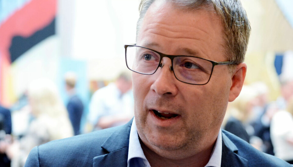 Kommunalminister Bjørn Arild Gram sier han jobber på høygir med ordninger for å mildne strømsjokket. Kommunalminister Bjørn Arild Gram sier han jobber på høygir med ordninger for å mildne strømsjokket.