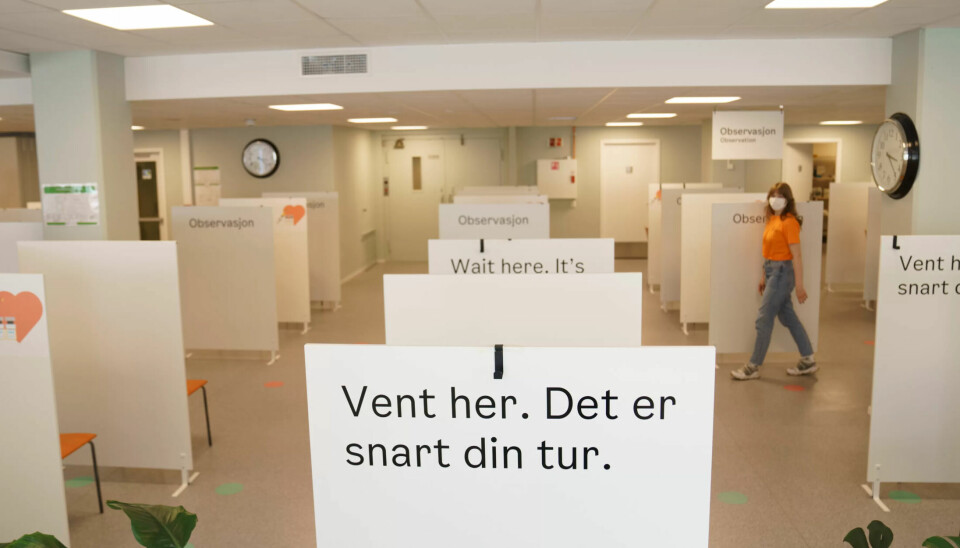 SLUNTRER UNNA: De fleste helsearbeidere er fullvaksinerte, men én av ti har fremdeles ikke tatt vaksinen, ifølge nye tall. SLUNTRER UNNA: De fleste helsearbeidere er fullvaksinerte, men én av ti har fremdeles ikke tatt vaksinen, ifølge nye tall.