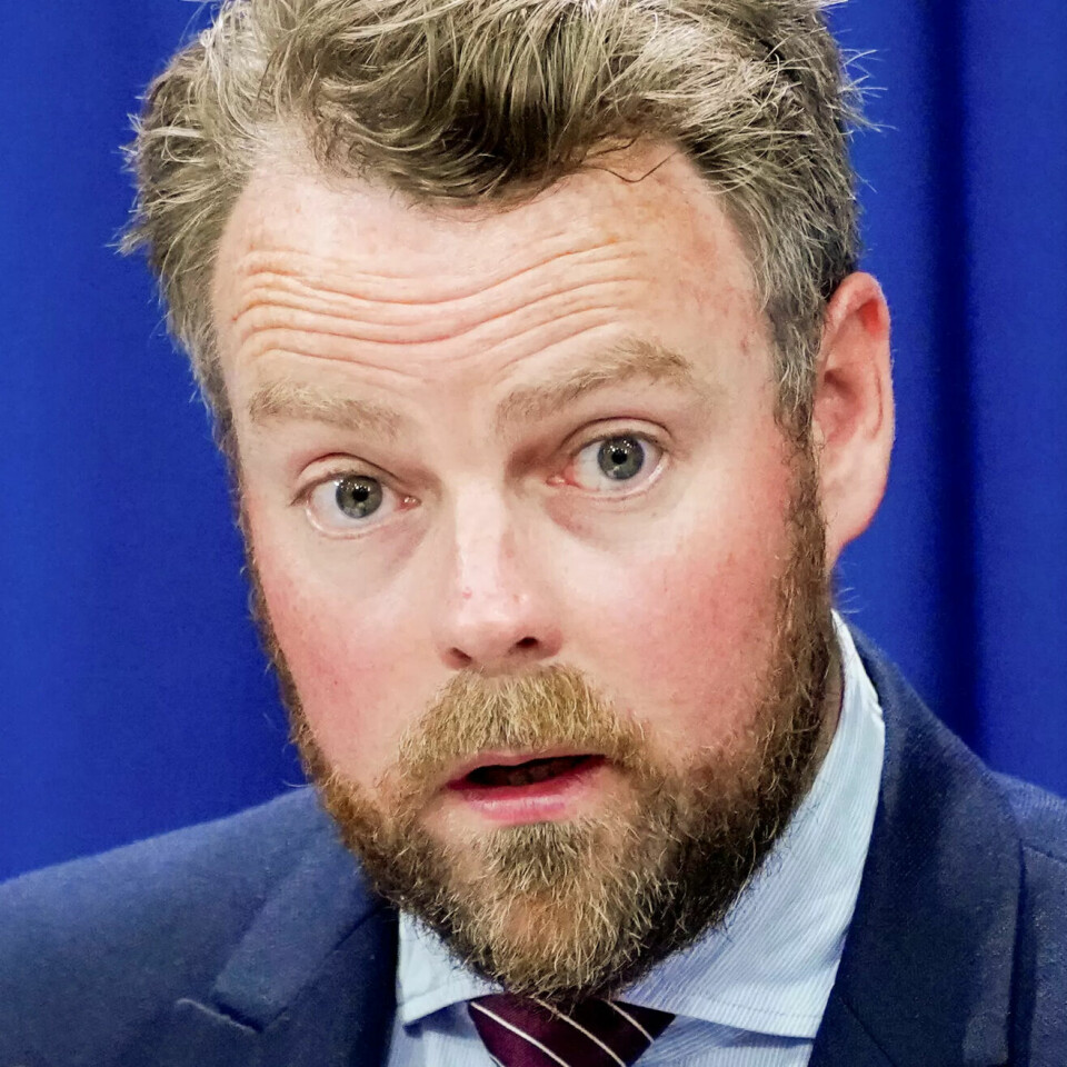 BEKLAGER: Arbeids- og sosialminister Torbjørn Røe Isaksen sa unnskyld på tirsdagens pressekonferanse. BEKLAGER: Arbeids- og sosialminister Torbjørn Røe Isaksen sa unnskyld på tirsdagens pressekonferanse.