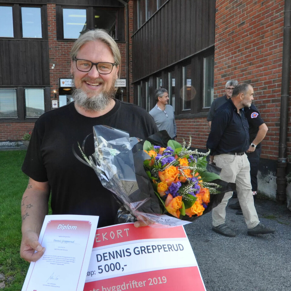 KÅRET: Dennis Grepperud er årets byggdrifter 2019. Til vanlig drifter han bygninger i Fet kommune. KÅRET: Dennis Grepperud er årets byggdrifter 2019. Til vanlig drifter han bygninger i Fet kommune.