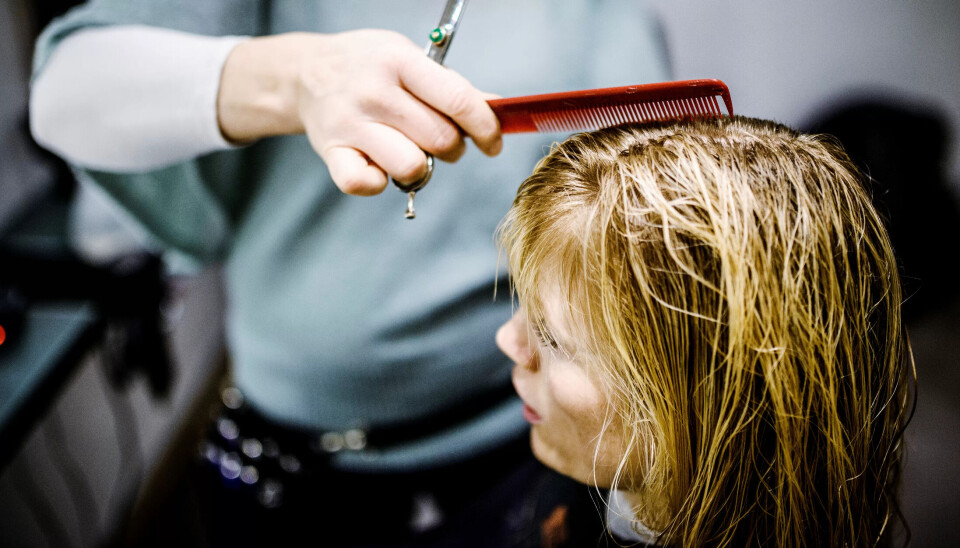 KAMP: Frisørene ble kastet ut i stor usikkerhet da salongene måtte stenge. Nå har fagforeningen blitt hørt. KAMP: Frisørene ble kastet ut i stor usikkerhet da salongene måtte stenge. Nå har fagforeningen blitt hørt.