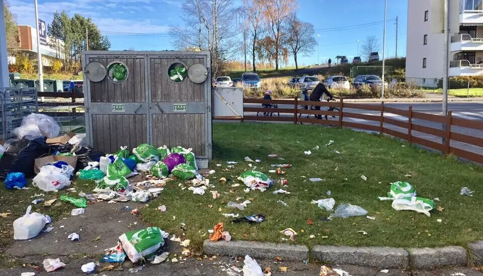 TORSDAG MORGEN: Torsdag morgen så det fortsatt slik ut på Lambertseter. Nok en gang skal Veireno kjøre gjennom helgen. TORSDAG MORGEN: Torsdag morgen så det fortsatt slik ut på Lambertseter. Nok en gang skal Veireno kjøre gjennom helgen.