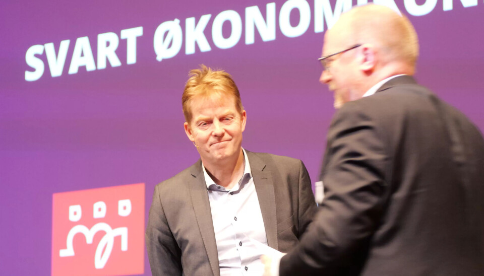 KONFERANSE: Pål Lønseth saman med Trond Finstad som sit i arbeidsutvalet og leiinga i Fagforbundet. Svart Økonomikonferansen er arrangert av Fagforbundet og NTL og set søkelys på alt frå lønstjuveri til skatteunndragelse. KONFERANSE: Pål Lønseth saman med Trond Finstad som sit i arbeidsutvalet og leiinga i Fagforbundet. Svart Økonomikonferansen er arrangert av Fagforbundet og NTL og set søkelys på alt frå lønstjuveri til skatteunndragelse.