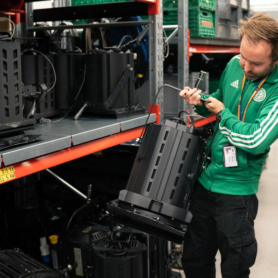 Utstyret Ringerike og andre scenearbeidere løfter i sitt arbeid, er ofte svært tungt og kan gjøre stor skade hvis det ikke sikres ordentlig. Utstyret Ringerike og andre scenearbeidere løfter i sitt arbeid, er ofte svært tungt og kan gjøre stor skade hvis det ikke sikres ordentlig.