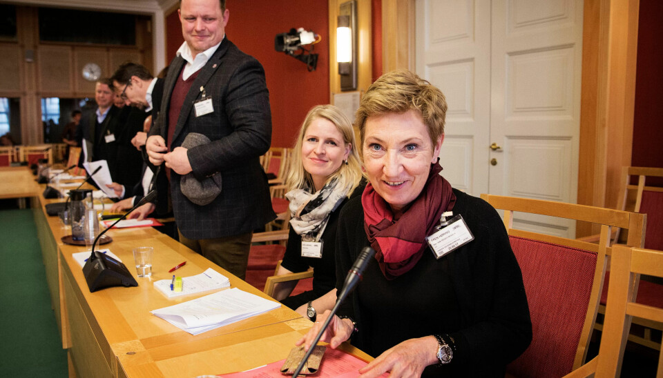 ADVARTE: LOs førstesekretær Peggy Hessen Følsvik, LO-advokat Nina Kroken og NTLs forbundssekretær Leif Helland pekte på negative konsekvenser for arbeidstakerne ved å endre arbeidstida da de møtte Stortingets arbeids- og sosialkomite. ADVARTE: LOs førstesekretær Peggy Hessen Følsvik, LO-advokat Nina Kroken og NTLs forbundssekretær Leif Helland pekte på negative konsekvenser for arbeidstakerne ved å endre arbeidstida da de møtte Stortingets arbeids- og sosialkomite.