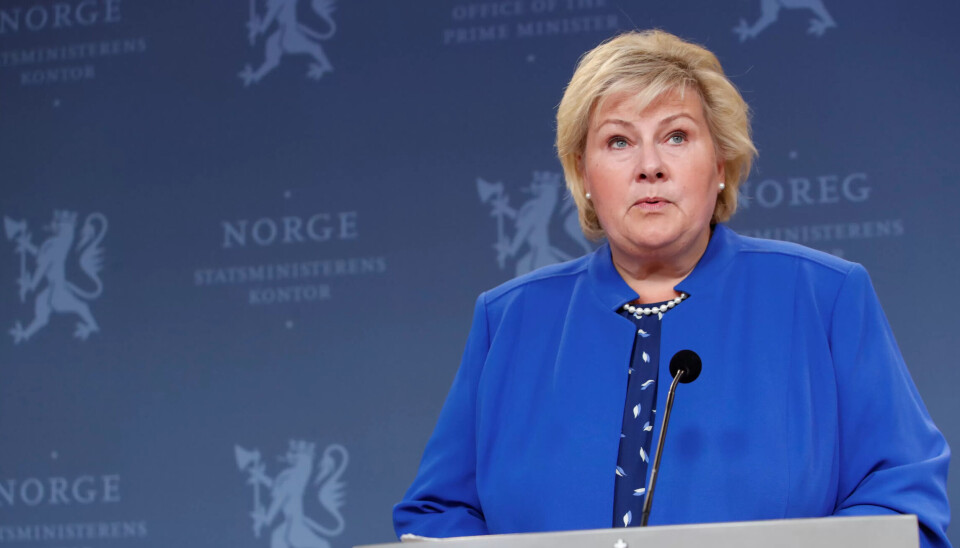 Statsminister Erna Solberg (H) banket til slutt et ultimatum om bompenger på bordet. Vel to timer senere var skissen godkjent og regjeringskrise unngått. Statsminister Erna Solberg (H) banket til slutt et ultimatum om bompenger på bordet. Vel to timer senere var skissen godkjent og regjeringskrise unngått.