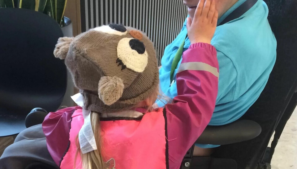 VINN-VINN: På Ladesletta i Trondheim er barnehagen og sykehjemmet under samme tak og bruker de samme utearealene. Det åpner for mange naturlige møter i hverdagen. VINN-VINN: På Ladesletta i Trondheim er barnehagen og sykehjemmet under samme tak og bruker de samme utearealene. Det åpner for mange naturlige møter i hverdagen.