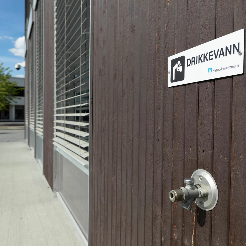NØDVANN: Mange med private brønner og borrehull har gått tom for vann. Kommunen har opprettet seks tappesteder. NØDVANN: Mange med private brønner og borrehull har gått tom for vann. Kommunen har opprettet seks tappesteder.