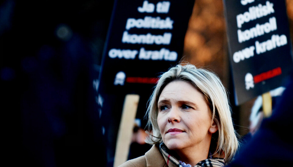AVVISER KRITIKKEN: Frp-leder Sylvi Listhaug mener LO er mer opptatt av å beskytte regjeringen enn å stå opp for folk og bedrifter som får store strømregninger. AVVISER KRITIKKEN: Frp-leder Sylvi Listhaug mener LO er mer opptatt av å beskytte regjeringen enn å stå opp for folk og bedrifter som får store strømregninger.