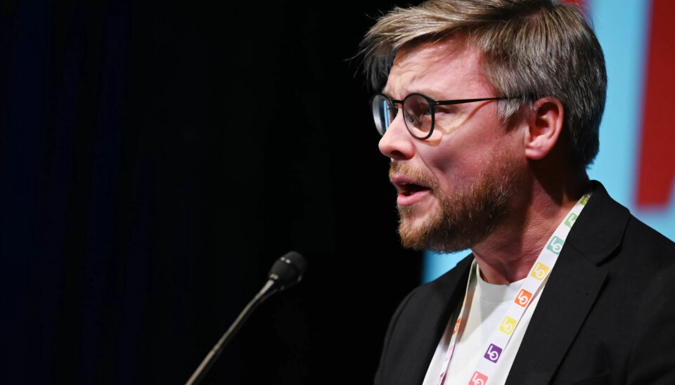 STILTE SPØRSMÅL: - Vi er da ikke en organisasjon som gir opp selv om det ser vanskelig ut? spurte Leistad. STILTE SPØRSMÅL: - Vi er da ikke en organisasjon som gir opp selv om det ser vanskelig ut? spurte Leistad.