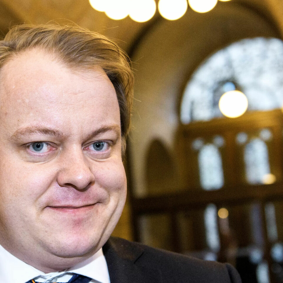Leder av arbeids- og sosialkomiteen på Stortinget, Erlend Wiborg (Frp), oppfordrer til moderasjon blant topplederne. Leder av arbeids- og sosialkomiteen på Stortinget, Erlend Wiborg (Frp), oppfordrer til moderasjon blant topplederne.