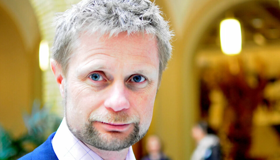 Helseminister Bent Høie må svare på spørsmål fra Stortingets vaktbikkje - om hva han visste om anbudsprosessen som førte til at et nytt selskap fikk kontrakten om flyambulansen. Helseminister Bent Høie må svare på spørsmål fra Stortingets vaktbikkje - om hva han visste om anbudsprosessen som førte til at et nytt selskap fikk kontrakten om flyambulansen.