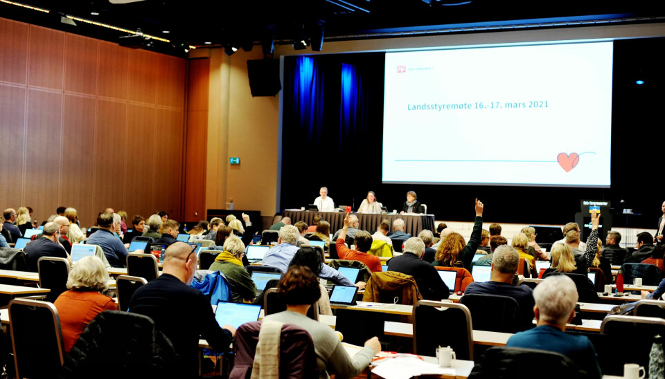 HÅNSDOPPREKNING: Avtemming under landsstyremøtet forrige uke. Ikke fra kontingentsaken. HÅNSDOPPREKNING: Avtemming under landsstyremøtet forrige uke. Ikke fra kontingentsaken.