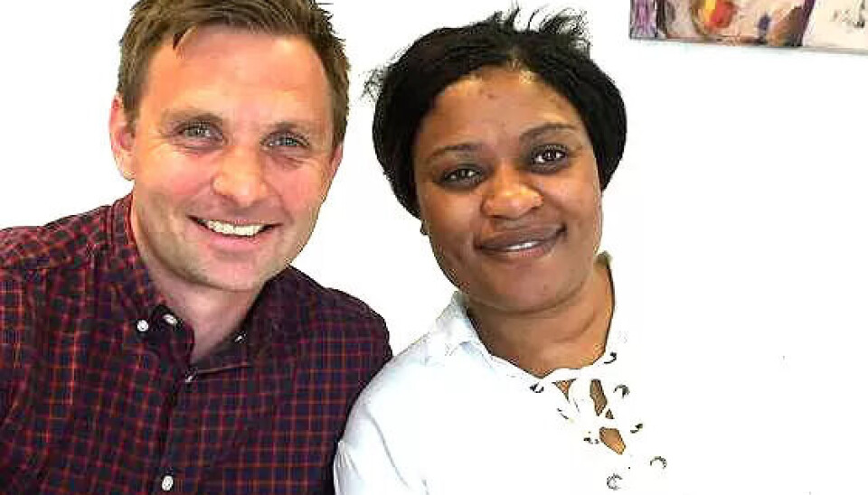 GLADE: Hovedtillitsvalgt Jørgen Jarl og helsefagarbeider Ngueji-Annie Empika deler en god historie. GLADE: Hovedtillitsvalgt Jørgen Jarl og helsefagarbeider Ngueji-Annie Empika deler en god historie.