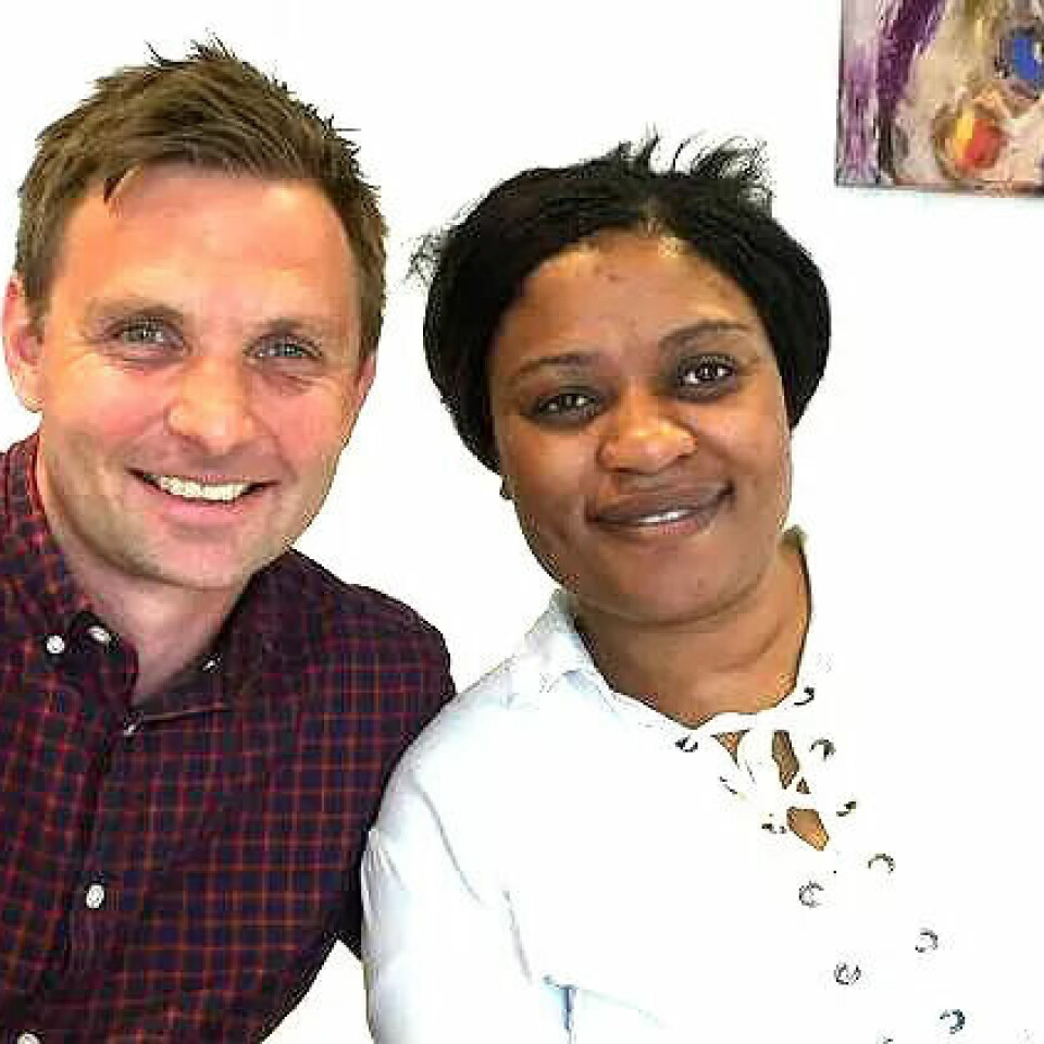 GLADE: Hovedtillitsvalgt Jørgen Jarl og helsefagarbeider Ngueji-Annie Empika deler en god historie. GLADE: Hovedtillitsvalgt Jørgen Jarl og helsefagarbeider Ngueji-Annie Empika deler en god historie.