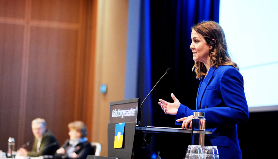 POLITIKK: Det er ikke naturkrefter inne i bildet. Det er politikk som styrer, var budskapet fra Tonje Brenna. Hun ønsker ny politikk etter forrige regjerings avgang. POLITIKK: Det er ikke naturkrefter inne i bildet. Det er politikk som styrer, var budskapet fra Tonje Brenna. Hun ønsker ny politikk etter forrige regjerings avgang.