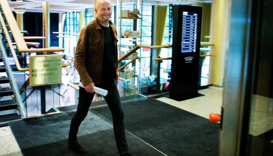 OVERTID: Norsk Industris Stein Lier-Hansen i gangene på hotel Opera fredag morgen. Forhandlingene var da nesten ni timer på overtid. OVERTID: Norsk Industris Stein Lier-Hansen i gangene på hotel Opera fredag morgen. Forhandlingene var da nesten ni timer på overtid.