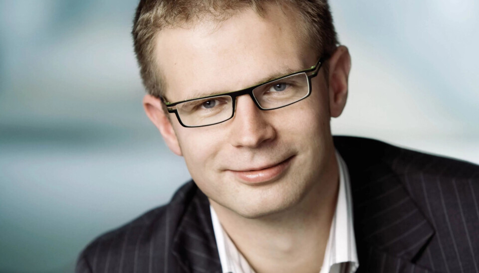 AVVENTENDE: Danskenes transportminister Benny Engelbrecht ønsker ikke å kommentere en mulig skilsmisse i PostNord-saken foreløpig. AVVENTENDE: Danskenes transportminister Benny Engelbrecht ønsker ikke å kommentere en mulig skilsmisse i PostNord-saken foreløpig.
