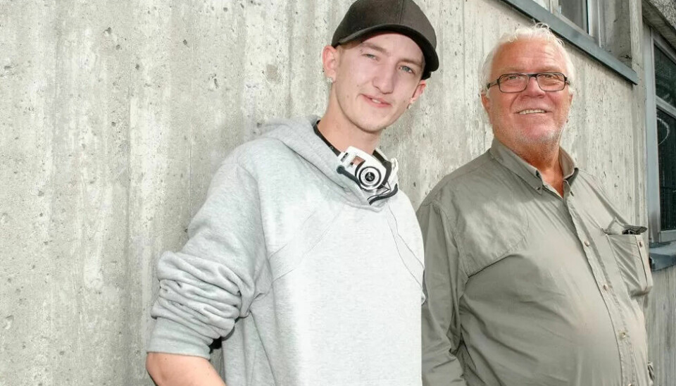 TRENGER SELVTILLIT: - Jeg ønsker å vise ungdommene hva som fins i dem og gi dem selvtillit, sier Teamet-leder Axel Ståhl. Her med Stian Larsson (20), som jobber på tiltak i regi av Nav Vennesla. TRENGER SELVTILLIT: - Jeg ønsker å vise ungdommene hva som fins i dem og gi dem selvtillit, sier Teamet-leder Axel Ståhl. Her med Stian Larsson (20), som jobber på tiltak i regi av Nav Vennesla.